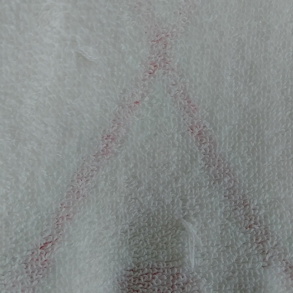 NWOT Beach Towel, 100% Cotton, Length 59 inches, wide 30 inches white/red/black - Picture 10 of 12